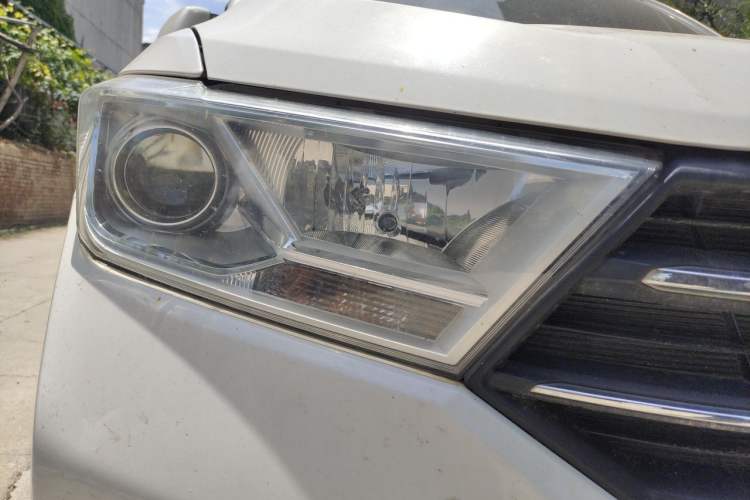 Used Wuling Hongguang 2019 1.5L S Comfort Edition China VI LAR Right Front Headlight