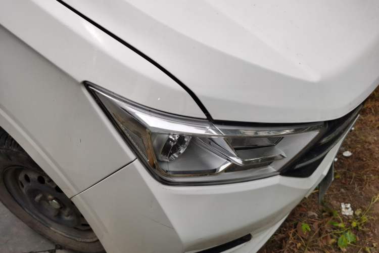 Used Wuling Hongguang 2019 1.5L S Comfort Edition China VI LAR Right Front Headlight