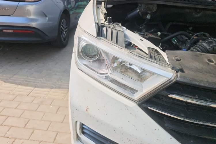 Used Wuling Hongguang 2019 1.5L S Comfort Edition China VI LAR Right Front Headlight