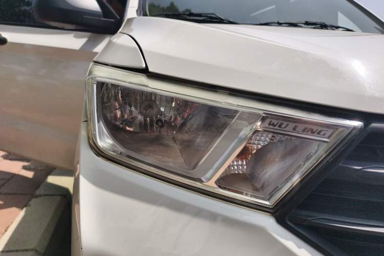Used Wuling Hongguang 2019 1.5L S Basic Version China VI Standard LAR Right Front Headlight
