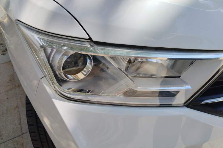 Used Wuling Hongguang 2019 1.5L S Comfort Edition China VI LAR Right Front Headlight
