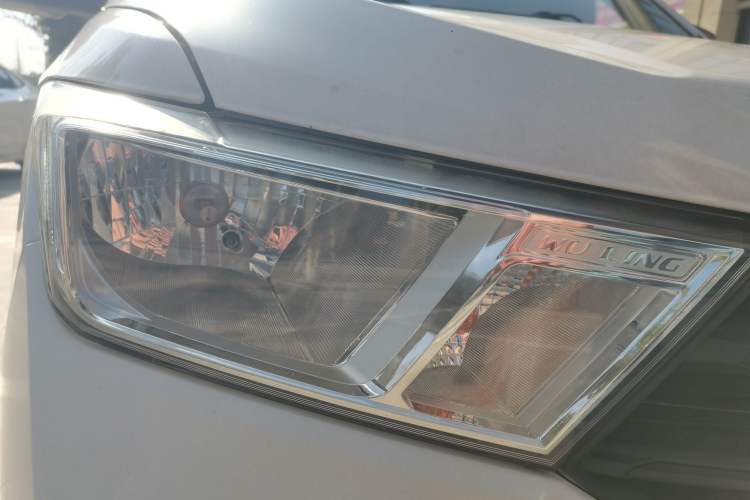 Used Wuling Hongguang 2019 1.5L S Base Version L2B Right Front Headlight