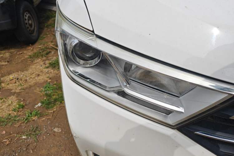 Used Wuling Hongguang 2019 1.5L S Comfort Edition China VI LAR Right Front Headlight