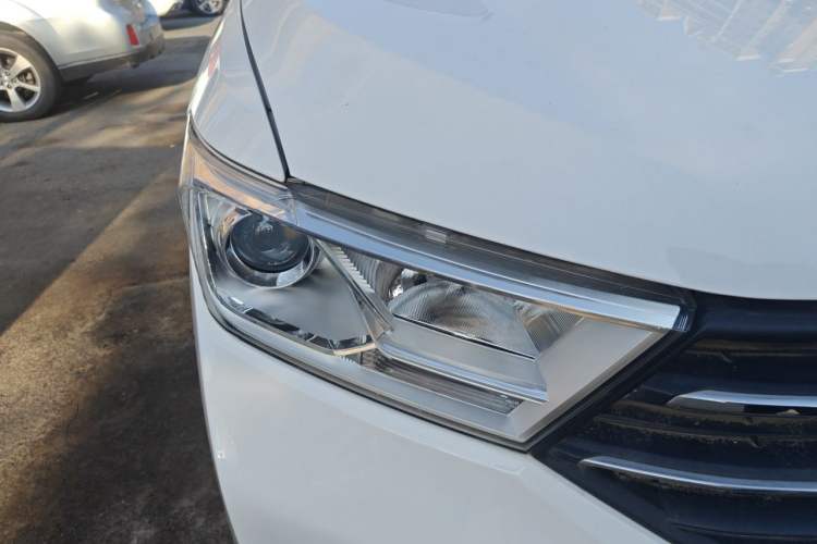 Used Wuling Hongguang 2019 1.5L S Standard Version China VI LAR Right Front Headlight