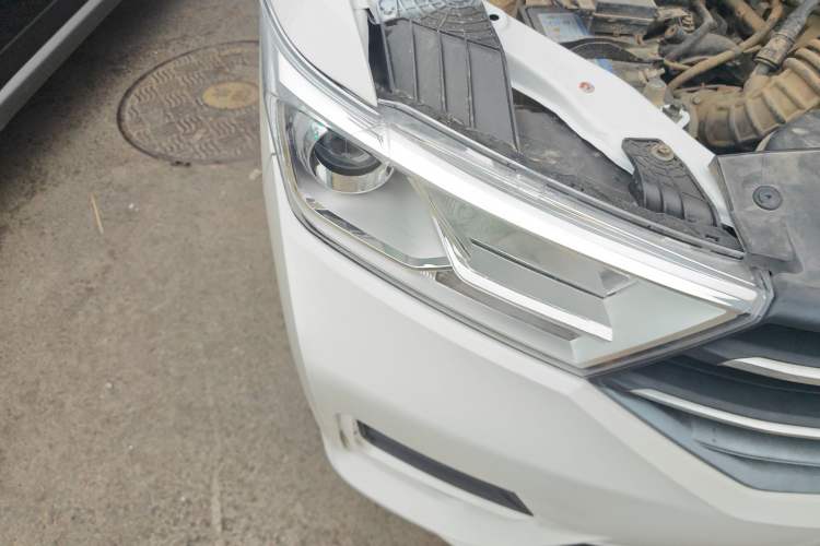 Used Wuling Hongguang 2019 1.5L S Standard Version China VI LAR Right Front Headlight