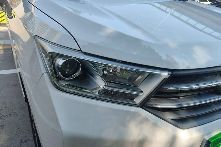 Used Wuling Hongguang 2019 1.5L S Standard Version China VI LAR Right Front Headlight