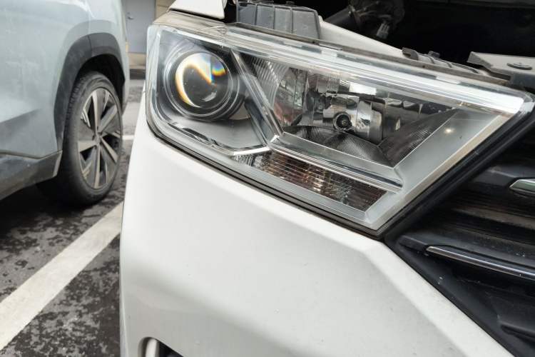Used Wuling Hongguang 2019 1.5L S Comfort Edition China VI LAR Right Front Headlight