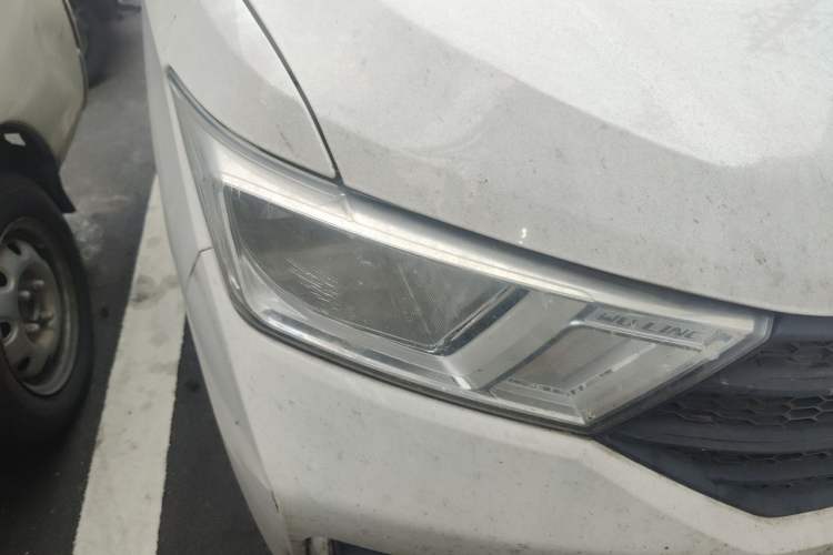 Used Wuling Hongguang 2019 1.5L S Basic Version China VI Standard LAR Right Front Headlight