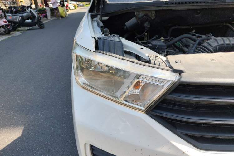 Used Wuling Hongguang 2019 1.5L S Basic Version China VI Standard LAR Right Front Headlight