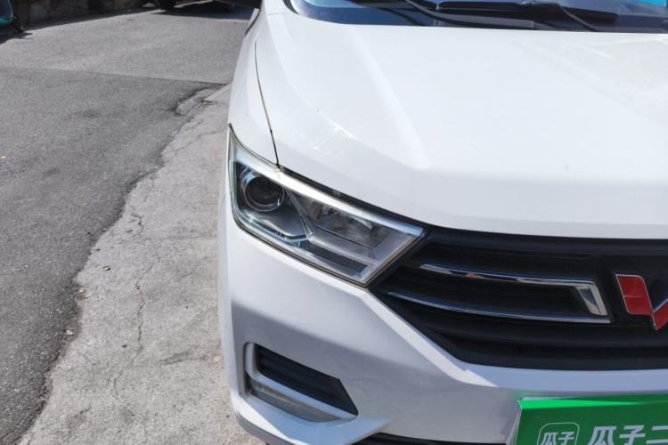 Used Wuling Hongguang 2019 1.5L S Comfort Edition China VI LAR Right Front Headlight