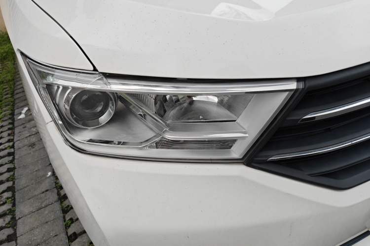 Used Wuling Hongguang 2019 1.5L S Comfort Edition China VI LAR Right Front Headlight