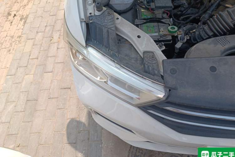 Used Wuling Hongguang 2019 1.5L S Comfort Edition China VI LAR Right Front Headlight