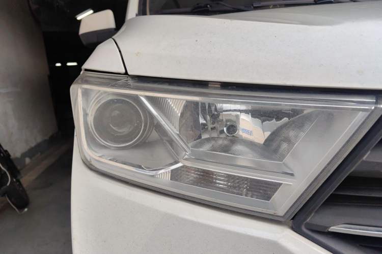 Used Wuling Hongguang 2019 1.5L S Comfort Edition China VI LAR Right Front Headlight