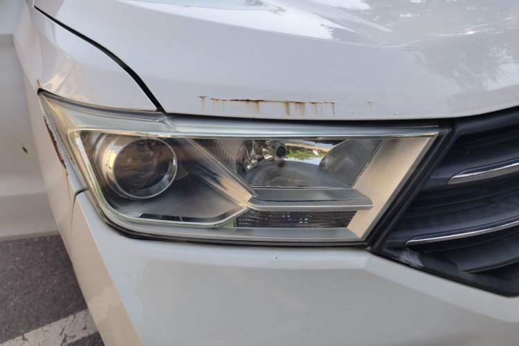 Used Wuling Hongguang 2019 1.5L S Comfort Edition China VI LAR Right Front Headlight