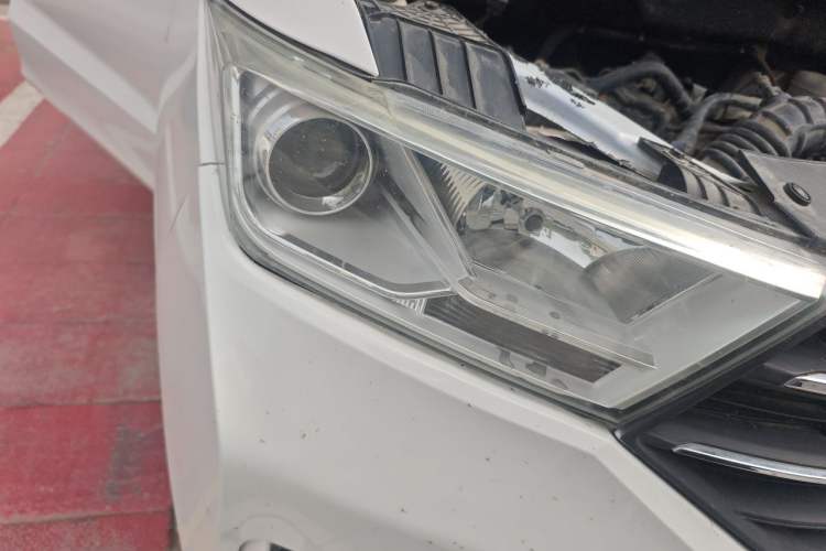 Used Wuling Hongguang 2019 1.5L S Standard Version China VI LAR Right Front Headlight