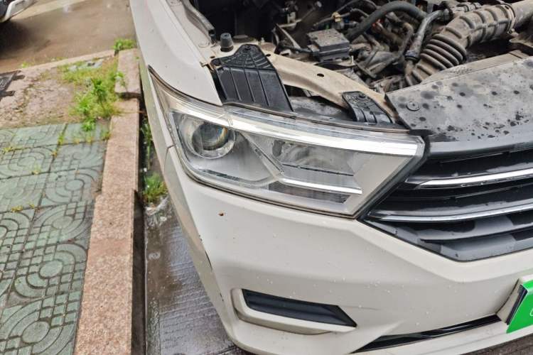 Used Wuling Hongguang 2019 1.5L S Comfort Edition China VI LAR Right Front Headlight