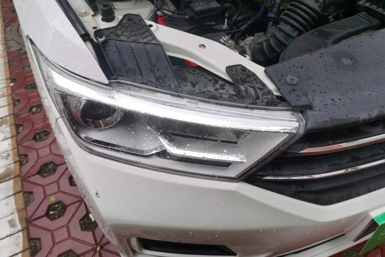 Used Wuling Hongguang 2019 1.5L S Comfort Edition China VI LAR Right Front Headlight