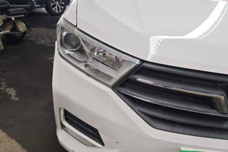 Used Wuling Hongguang 2019 1.5L S Comfort Edition China VI LAR Right Front Headlight