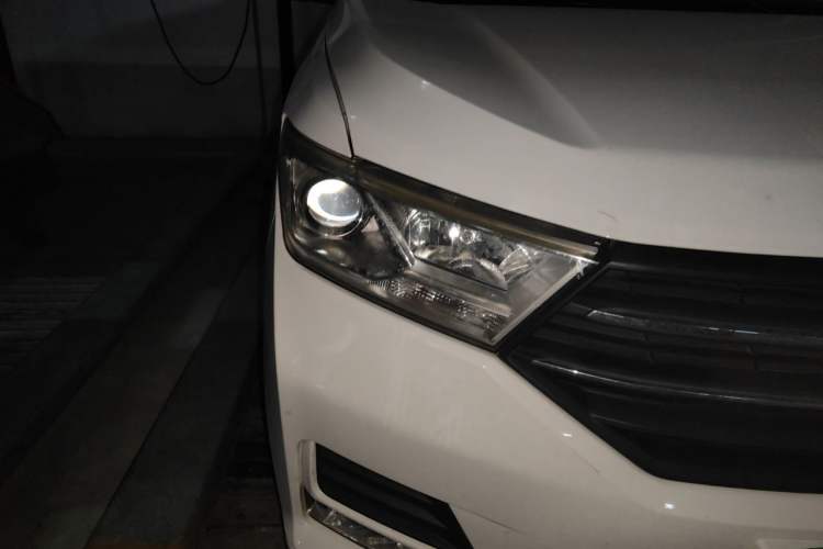 Used Wuling Hongguang 2019 1.5L S Comfort Edition China VI LAR Right Front Headlight