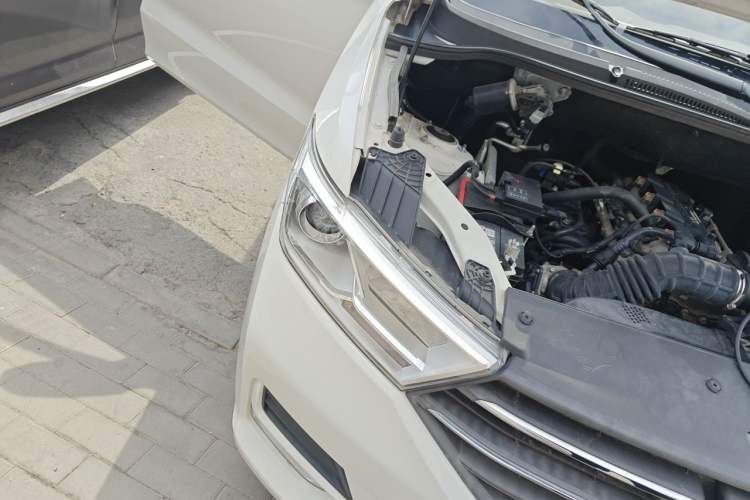 Used Wuling Hongguang 2019 1.5L S Standard Version China VI LAR Right Front Headlight