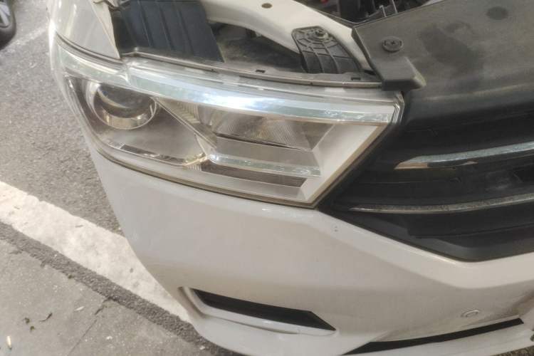 Used Wuling Hongguang 2019 1.5L S Comfort Edition China VI LAR Right Front Headlight