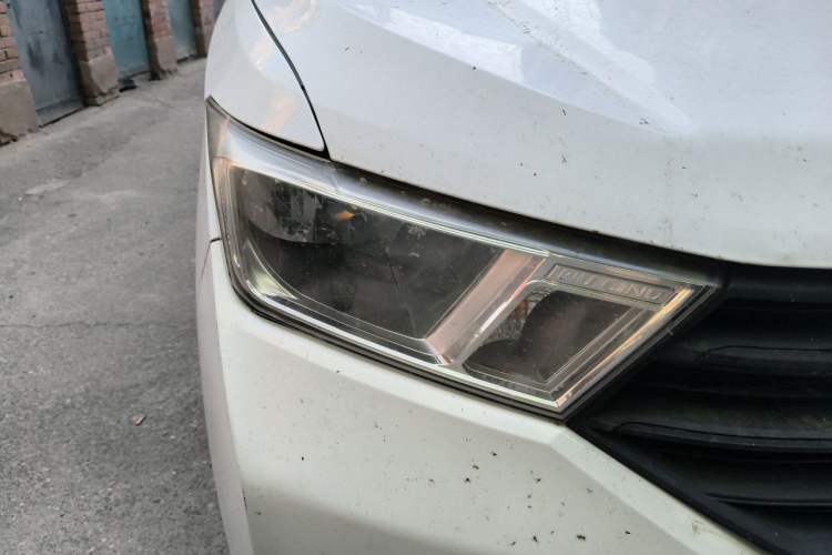 Used Wuling Hongguang 2019 1.5L S Basic Version China VI Standard LAR Right Front Headlight