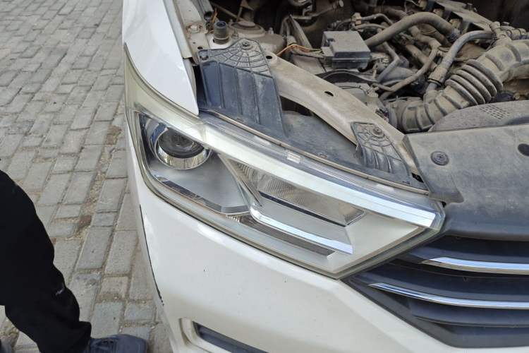 Used Wuling Hongguang 2019 1.5L S Standard Version China VI LAR Right Front Headlight