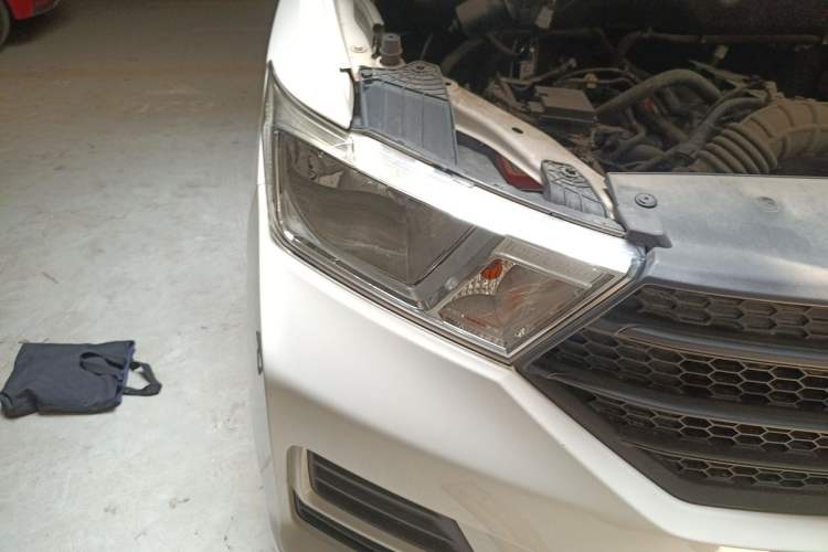 Used Wuling Hongguang 2019 1.5L S Basic Version China VI Standard LAR Right Front Headlight