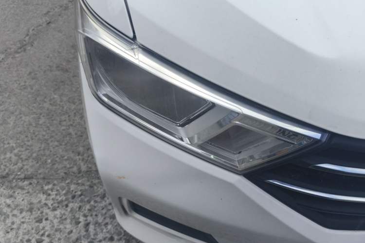 Used Wuling Hongguang 2019 1.5L S Basic Version China VI Standard LAR Right Front Headlight