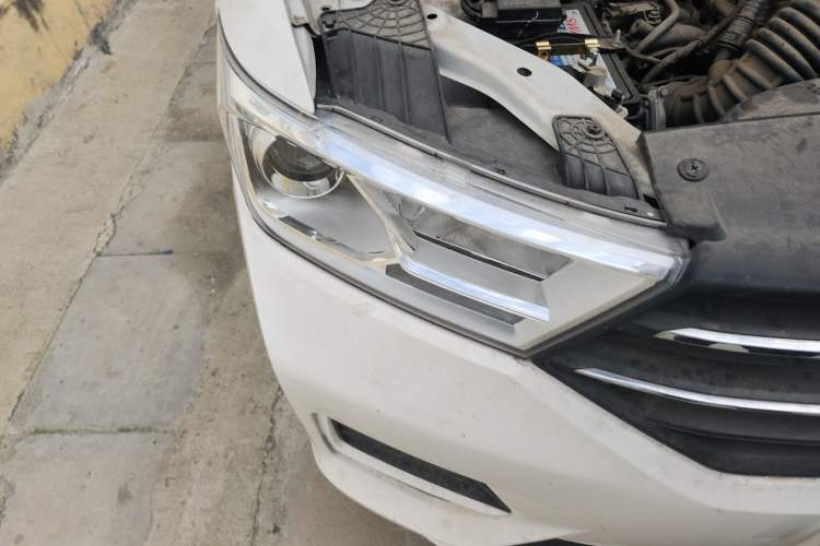 Used Wuling Hongguang 2019 1.5L S Standard Version China VI LAR Right Front Headlight