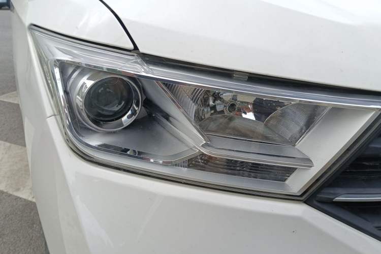 Used Wuling Hongguang 2019 1.5L S Standard Version China VI LAR Right Front Headlight