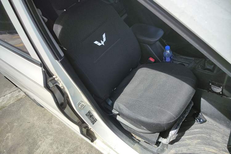 Used Wuling Hongguang 2019 1.5L S Basic Version China VI Standard LAR Right Front Seat