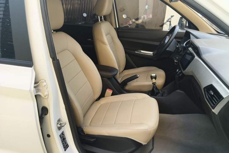 Used Wuling Hongguang 2019 1.5L S Comfort Edition China VI LAR Right Front Seat