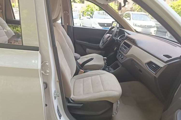 Used Wuling Hongguang 2019 1.5L S Standard Version China VI LAR Right Front Seat
