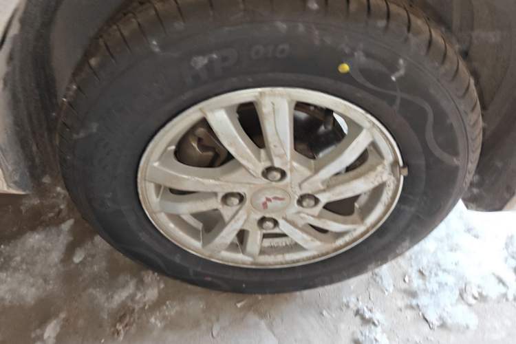 Used Wuling Hongguang 2019 1.5L S Comfort Edition China VI LAR Right Front Wheel Hub