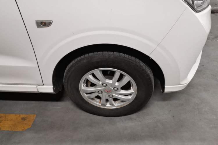 Used Wuling Hongguang 2019 1.5L S Standard Version China VI LAR Right Front Wheel Hub