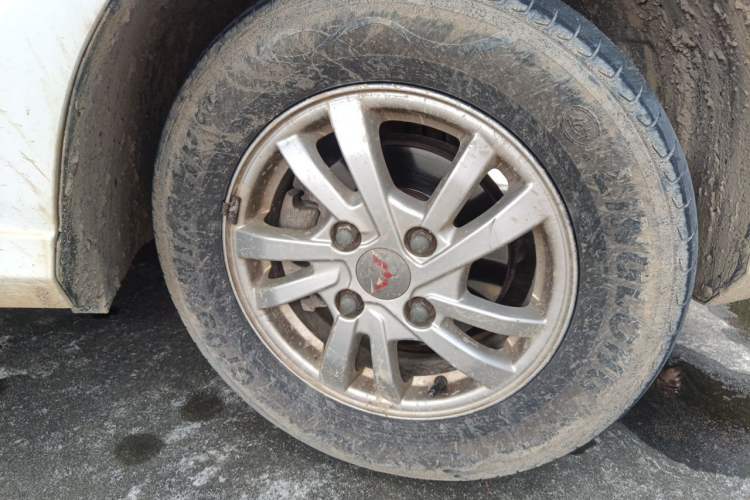 Used Wuling Hongguang 2019 1.5L S Standard Version China VI LAR Right Front Wheel Hub