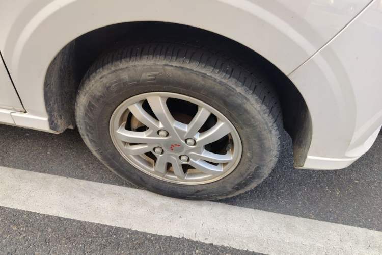 Used Wuling Hongguang 2019 1.5L S Comfort Edition China VI LAR Right Front Wheel Hub