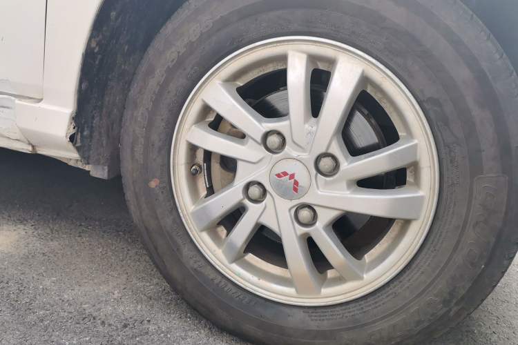 Used Wuling Hongguang 2019 1.5L S Comfort Edition China VI LAR Right Front Wheel Hub