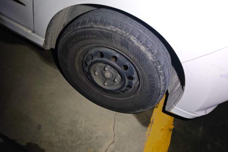 Used Wuling Hongguang 2019 1.5L S Comfort Edition China VI LAR Right Front Wheel Hub