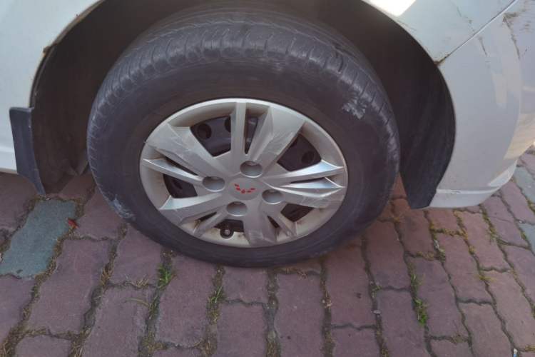 Used Wuling Hongguang 2019 1.5L S Basic Version China VI Standard LAR Right Front Wheel Hub