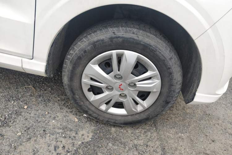 Used Wuling Hongguang 2019 1.5L S Basic Version China VI Standard LAR Right Front Wheel Hub