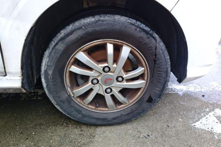 Used Wuling Hongguang 2019 1.5L S Comfort Edition China VI LAR Right Front Wheel Hub