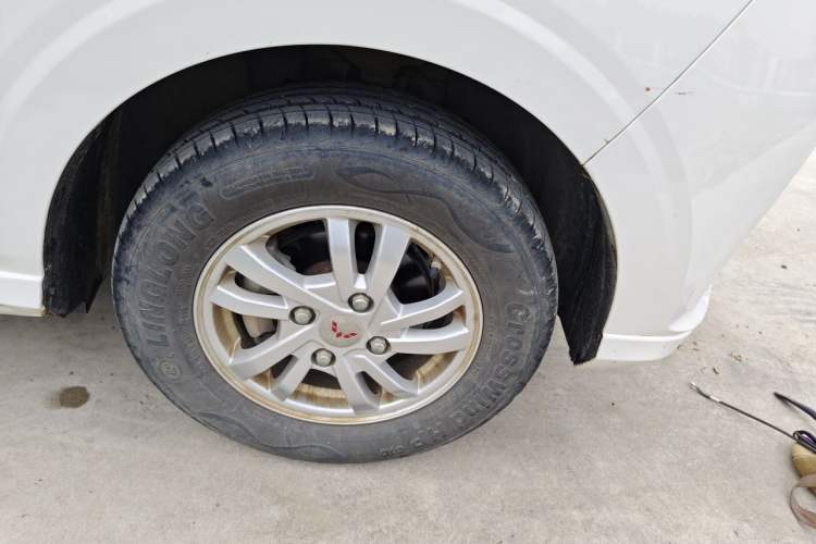 Used Wuling Hongguang 2019 1.5L S Comfort Edition China VI LAR Right Front Wheel Hub
