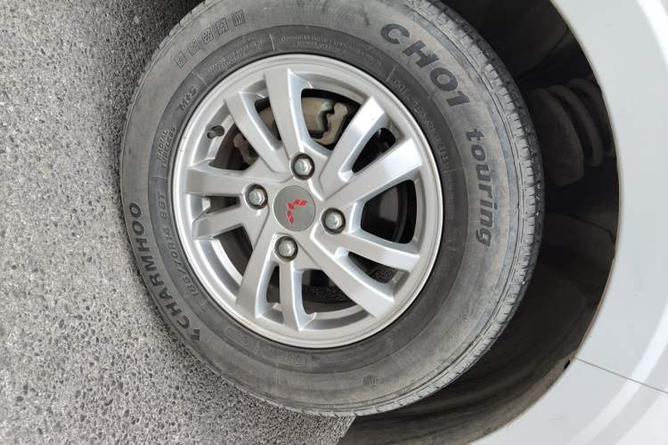 Used Wuling Hongguang 2019 1.5L S Standard Version China VI LAR Right Front Wheel Hub
