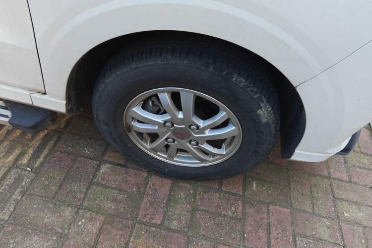 Used Wuling Hongguang 2019 1.5L S Base Version L2B Right Front Wheel Hub