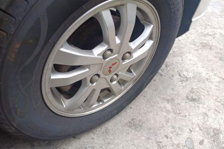 Used Wuling Hongguang 2019 1.5L S Standard Version China VI LAR Right Front Wheel Hub