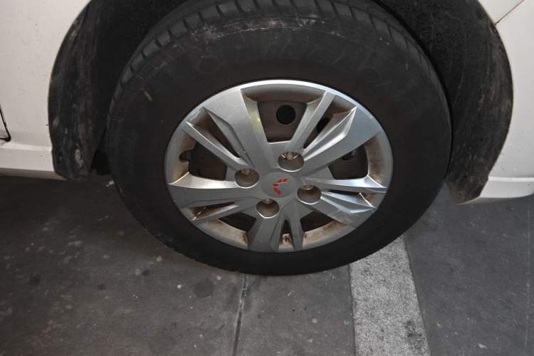 Used Wuling Hongguang 2019 1.5L S Basic Version China VI Standard LAR Right Front Wheel Hub