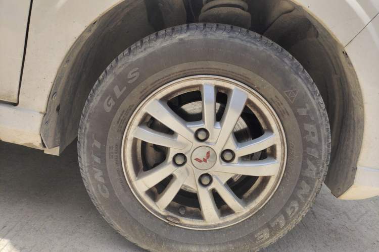 Used Wuling Hongguang 2019 1.5L S Comfort Edition China VI LAR Right Front Wheel Hub