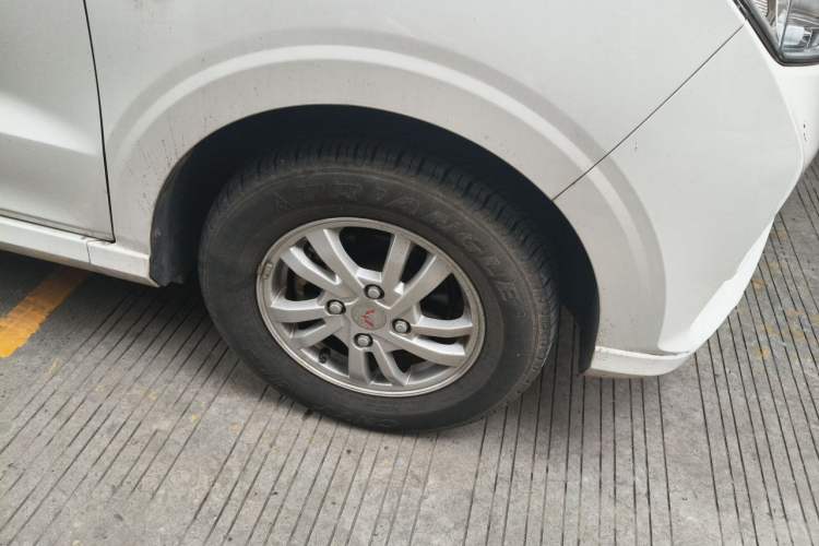 Used Wuling Hongguang 2019 1.5L S Standard Version China VI LAR Right Front Wheel Hub